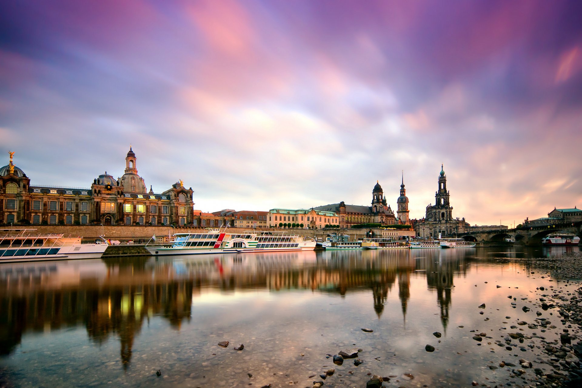 dresden deutschland morgen stadt gebäude anlegestelle boote elbe fluss