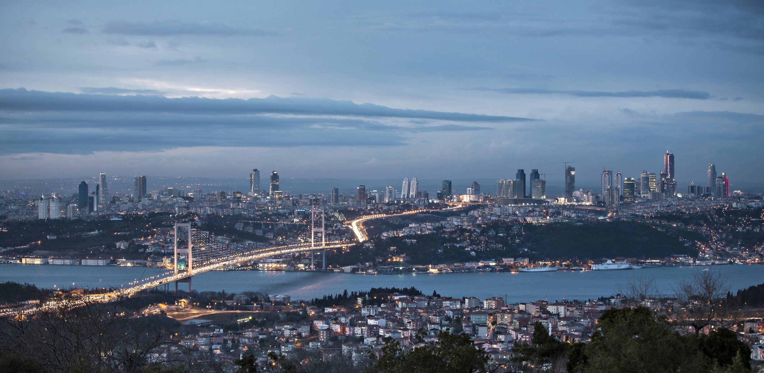 puente del bósforo estambul turquía noche ciudad naturaleza cielo nubes panorama