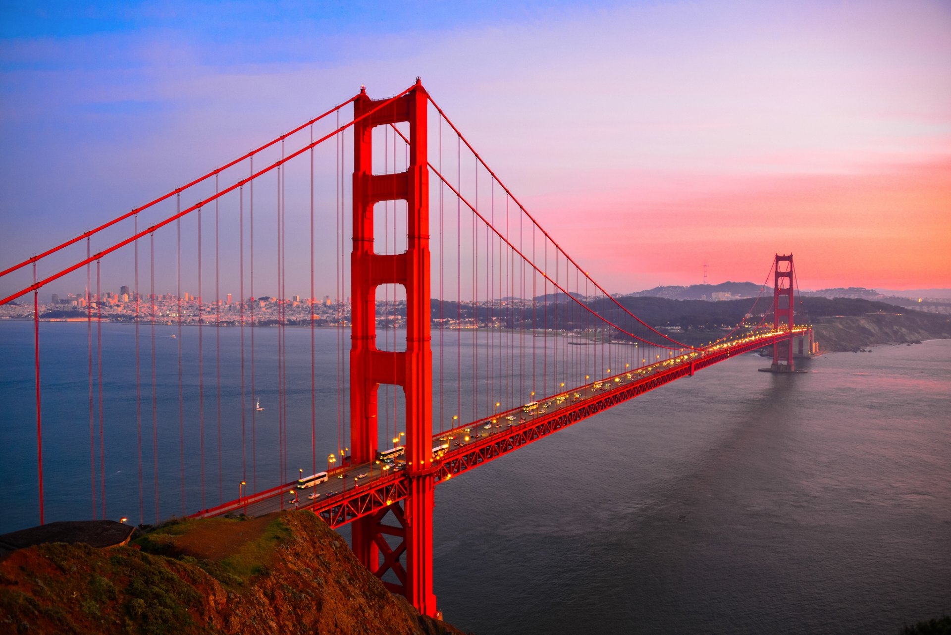 golden gate bridge golden gate san francisco california usa città ponte strada autostrada sera tramonto luci acqua baia