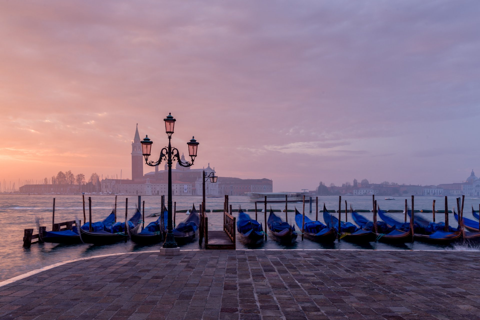 venecia san giorgio maggiore italia ciudad isla mañana amanecer muelle góndolas barcos mar