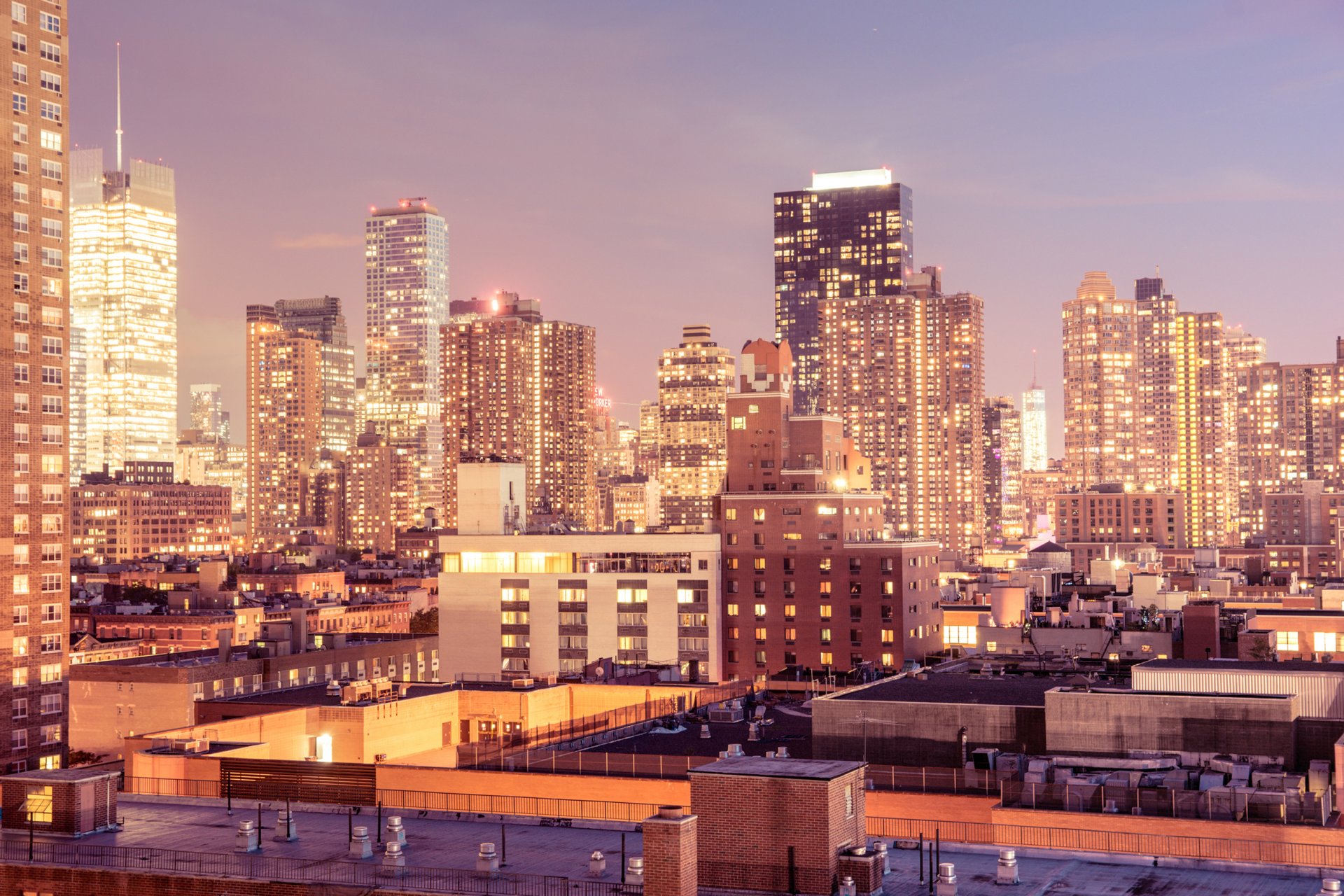 new york manhattan midtown usa midtown abend stadt wolkenkratzer dächer gebäude hochhäuser lichter fenster licht häuser