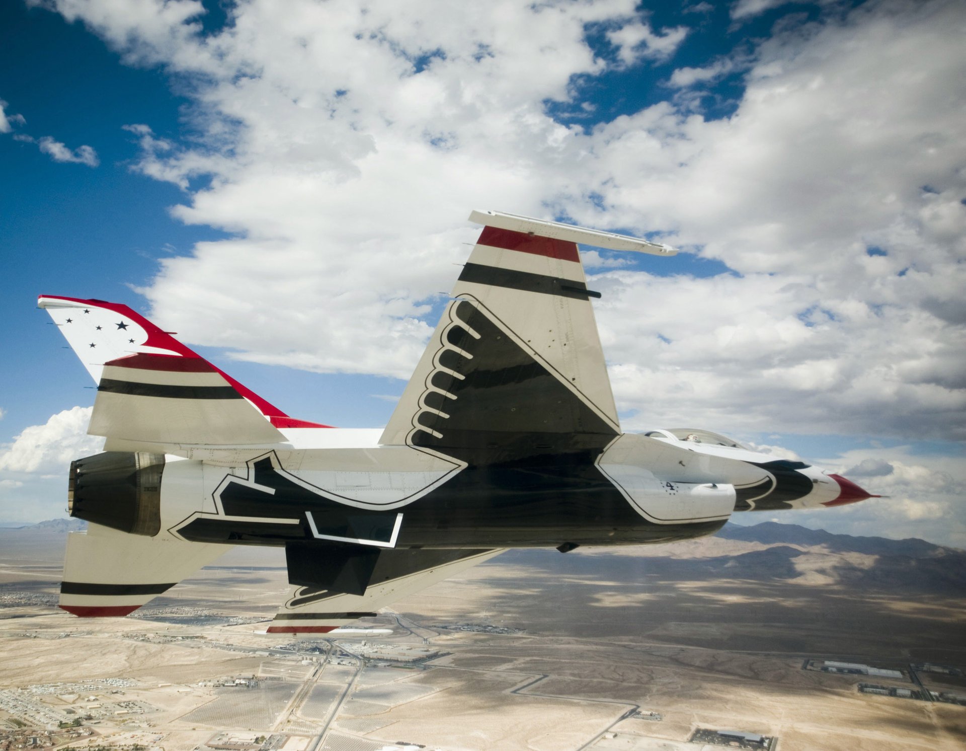 general fighting f-16 falcon dynamics luchador