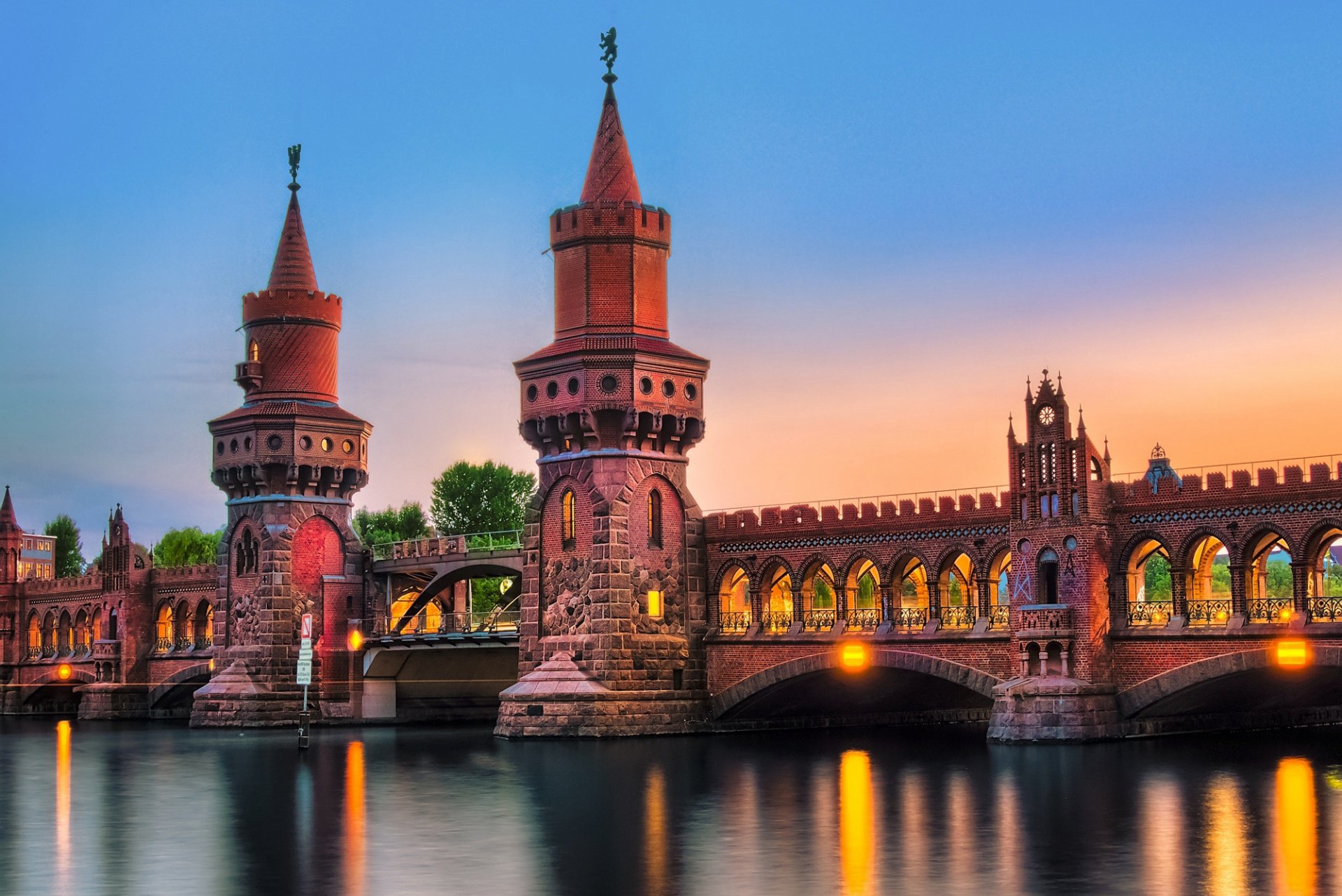 deutschland berlin oberbaumbrücke stadt brücke oberbaumbrücke fluss beleuchtung beleuchtung abend