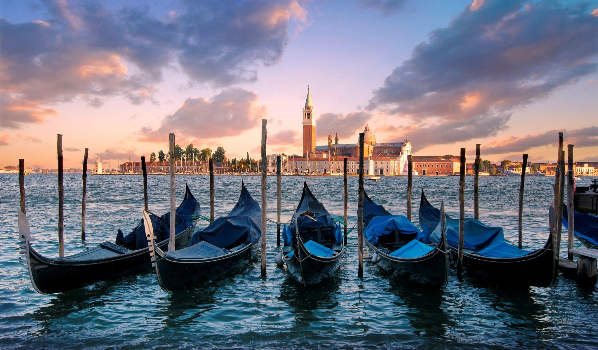 venedig italien stadt san giorgio maggiore insel morgen gondeln meer wasser himmel wolken