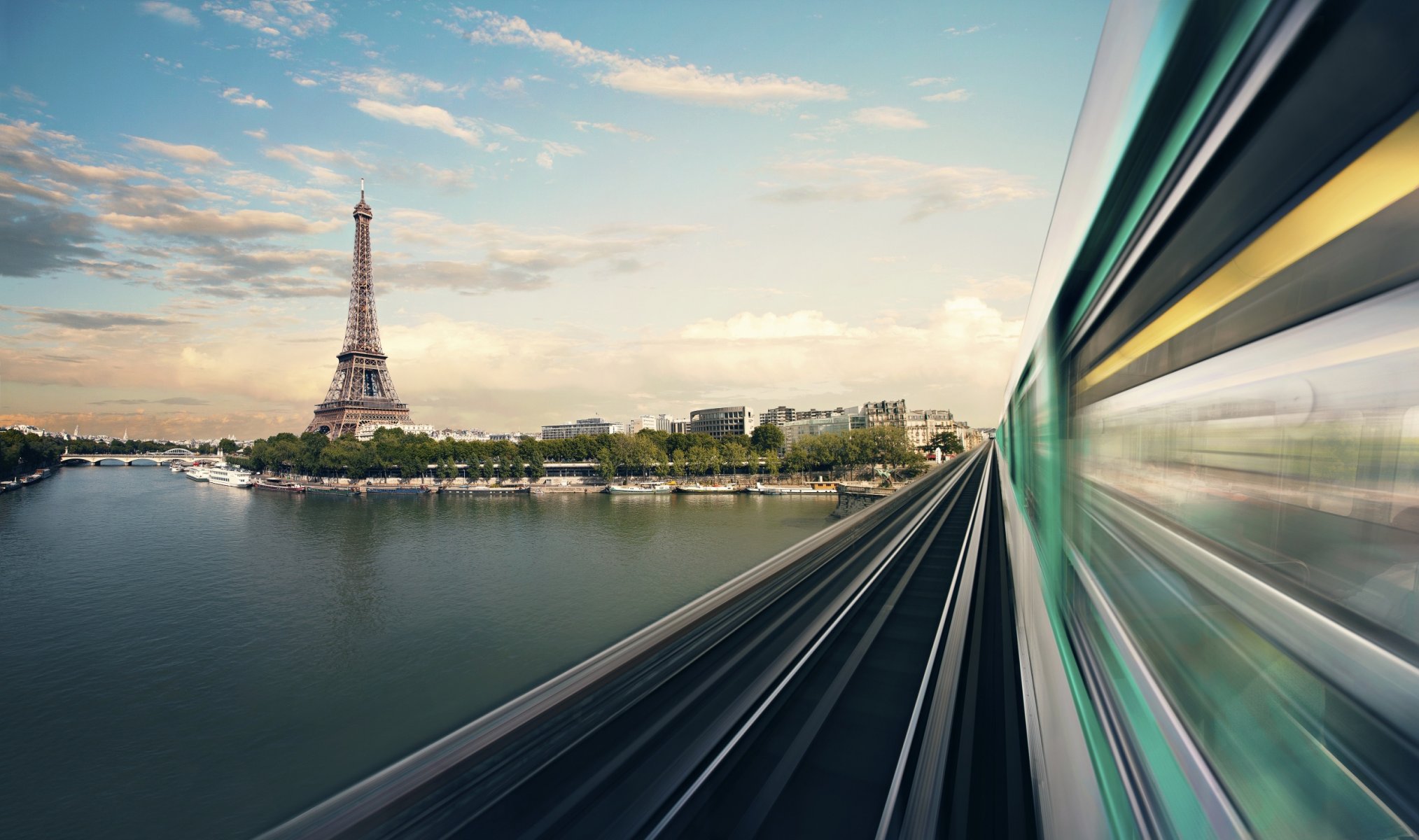 parís torre eiffel tren tráfico