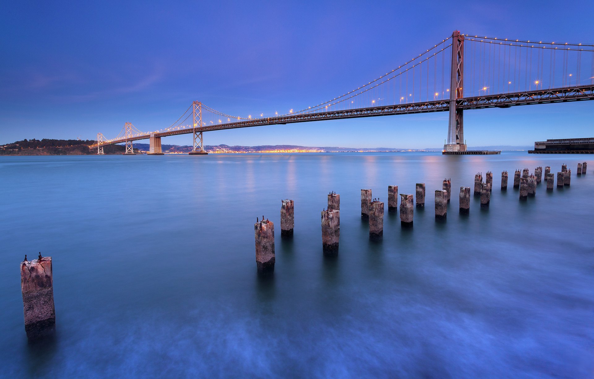 сша калифорния сан-франциско город bay bridge мост фонари освещение пролив берег вечер небо синева пейзаж