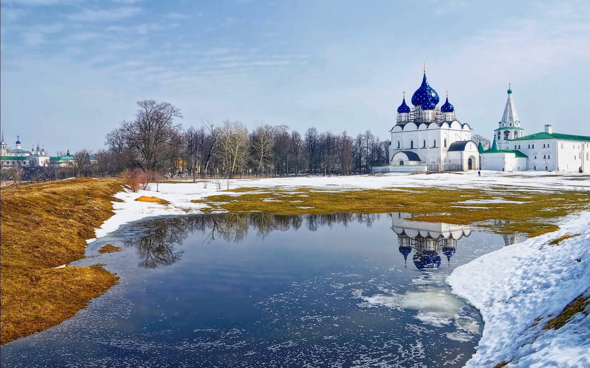 suzdal río templo