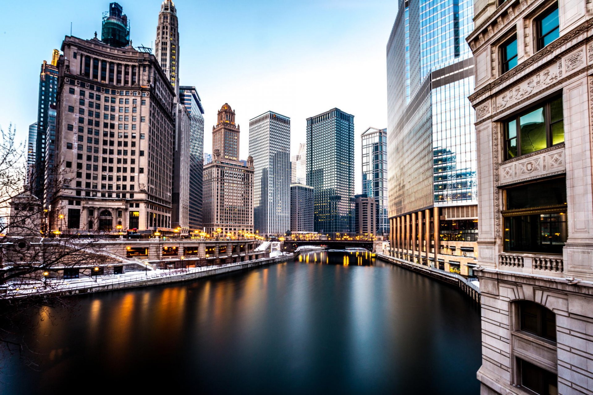 chicago ameryka budynki drapacze chmur wieczór zima rzeka