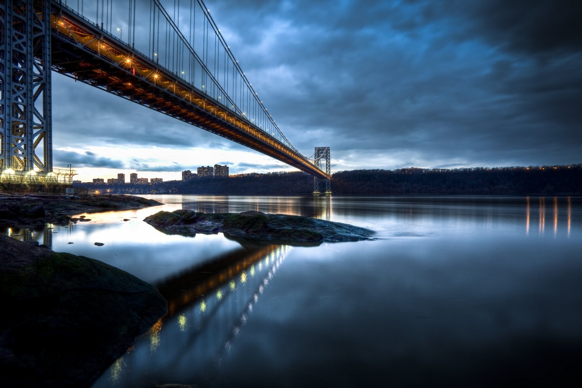 george washington bridge new jersey manhattan rzeka hudson rzeka hudson nowy jork usa miasto wieczór wybrzeże pochmurno