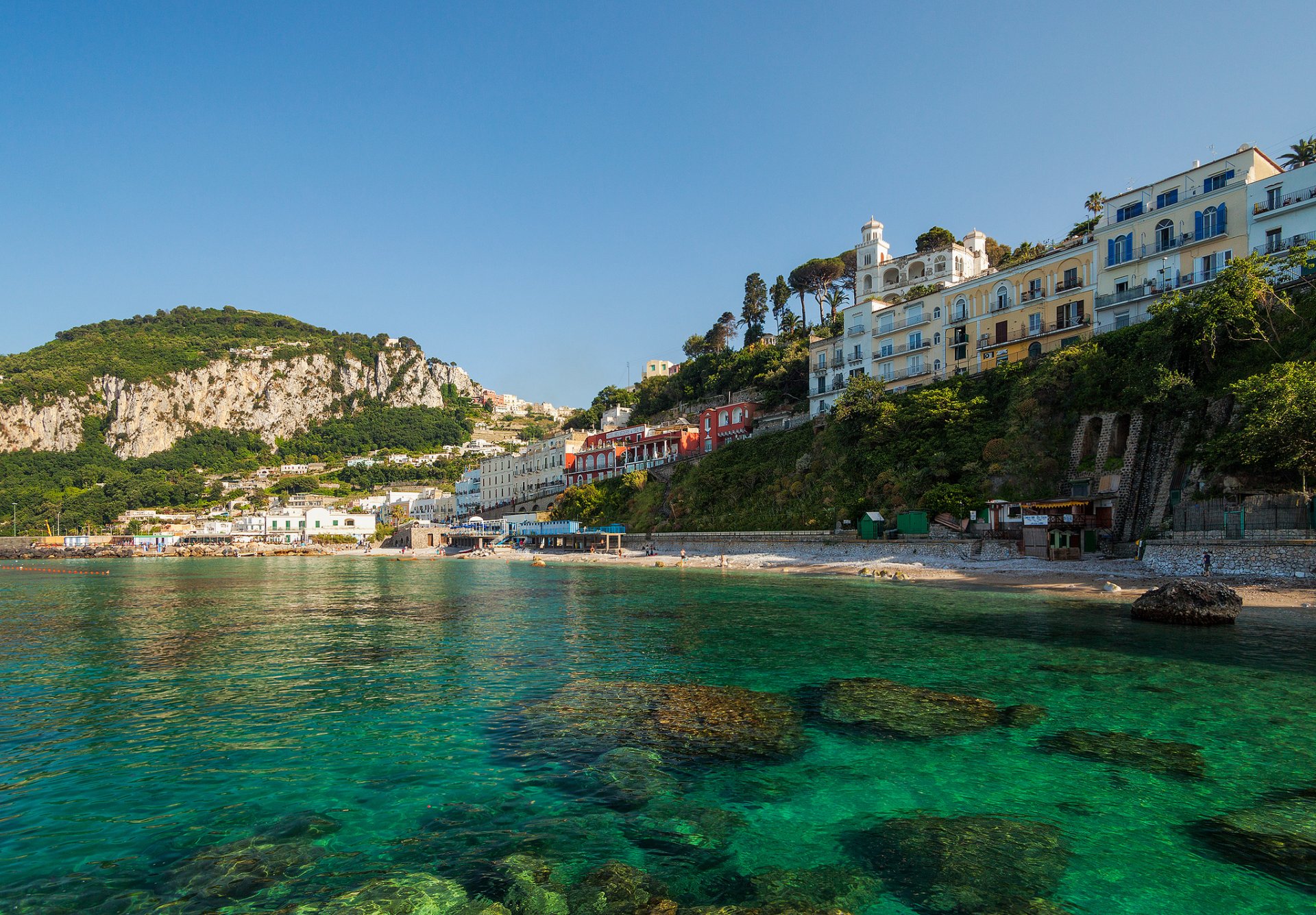 anacapri porto marina grande capri italie ville île naples mer pierres roches nature arbres maisons bâtiments côte paysage