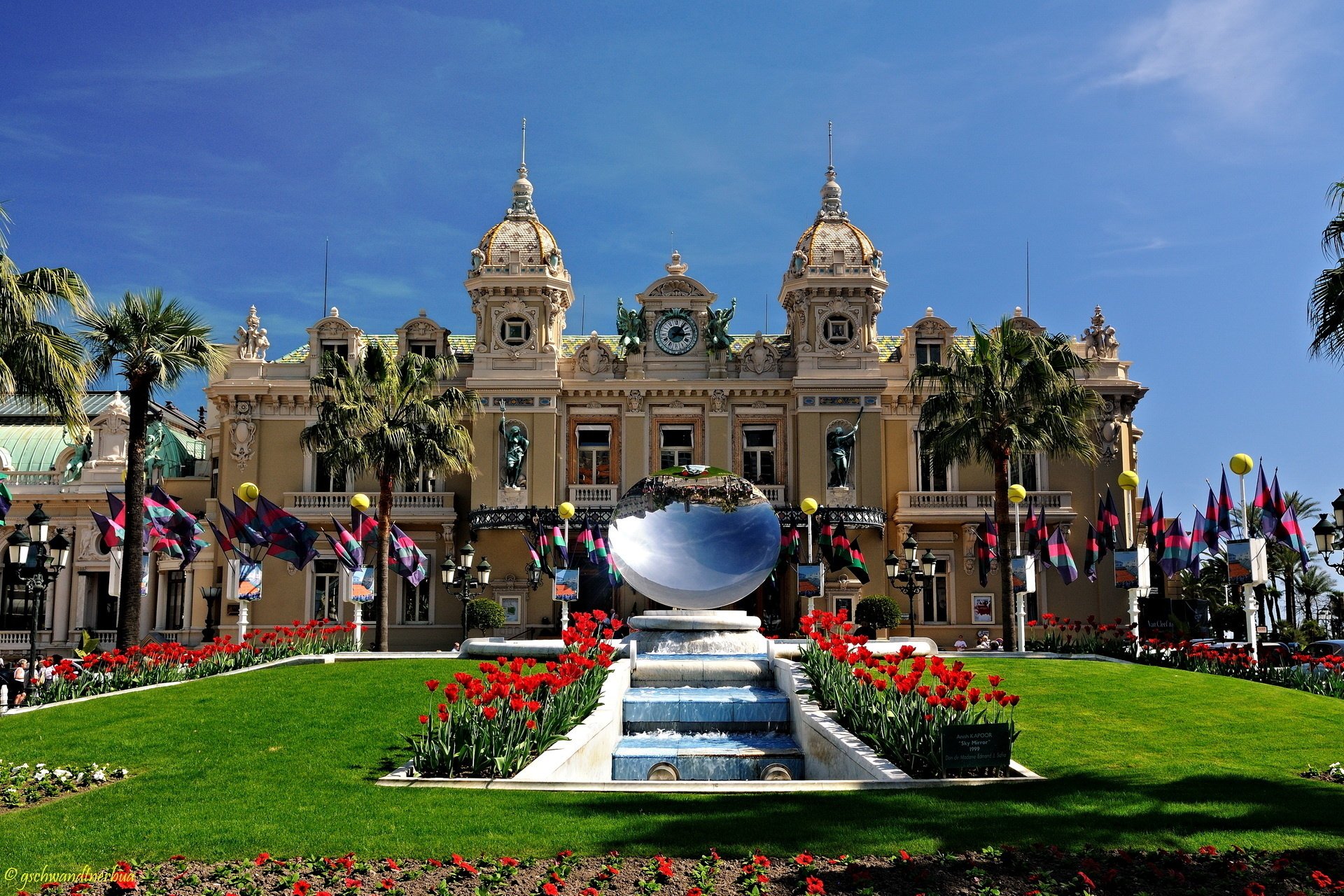 monte carlo monaco papaveri fontana specchio palazzo sculture palme casinò