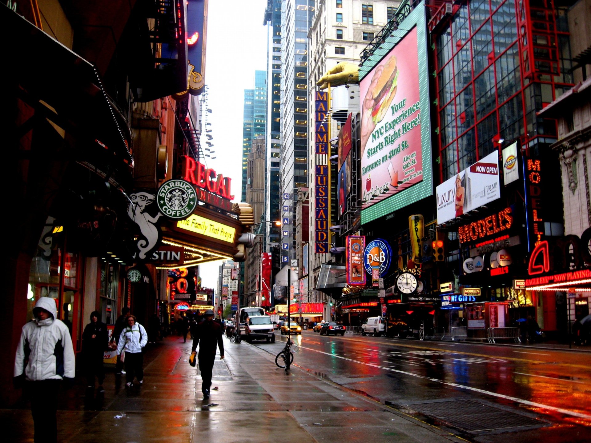 new york manhattan gratte-ciel starbucks gens pluie new york ville