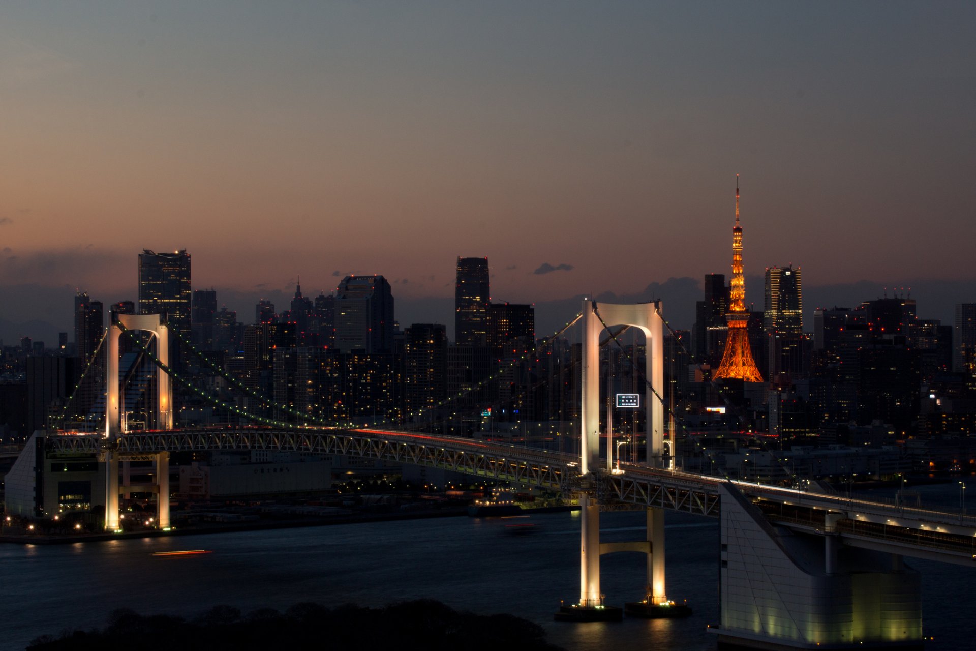 tokio torre puente arco iris noche crepúsculo luces