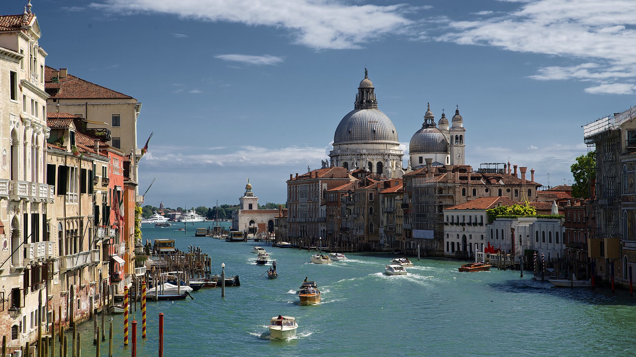 venecia canal grande barcos