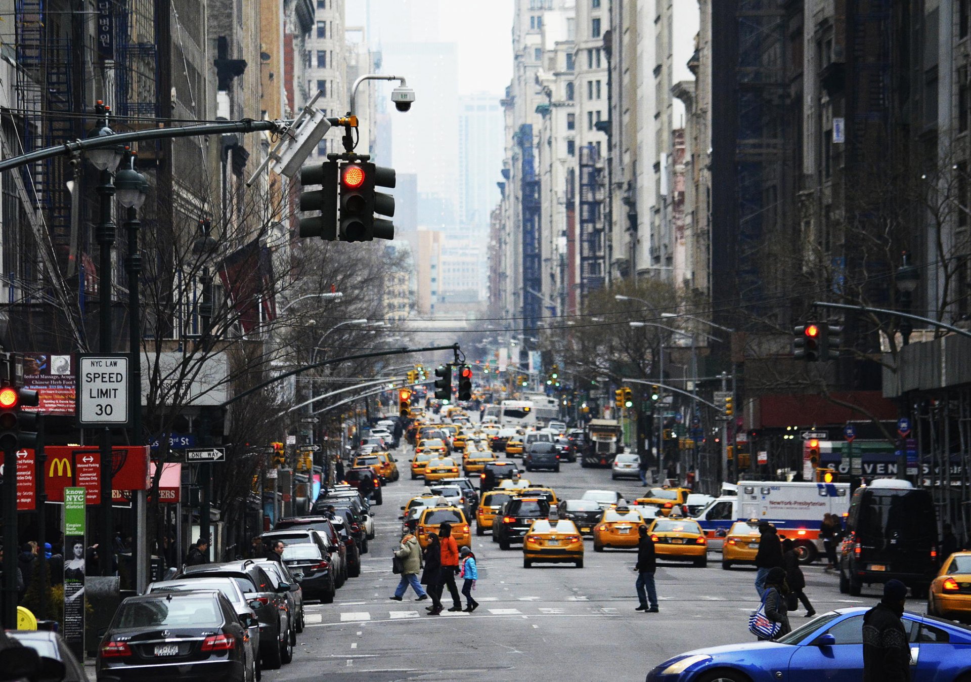 new york ville trafic new york gratte-ciel rue maisons bâtiments usa gens taxi trafic