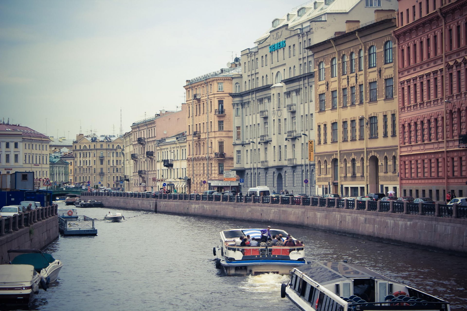 санкт-петербург питер россия спб река лодки дома здания