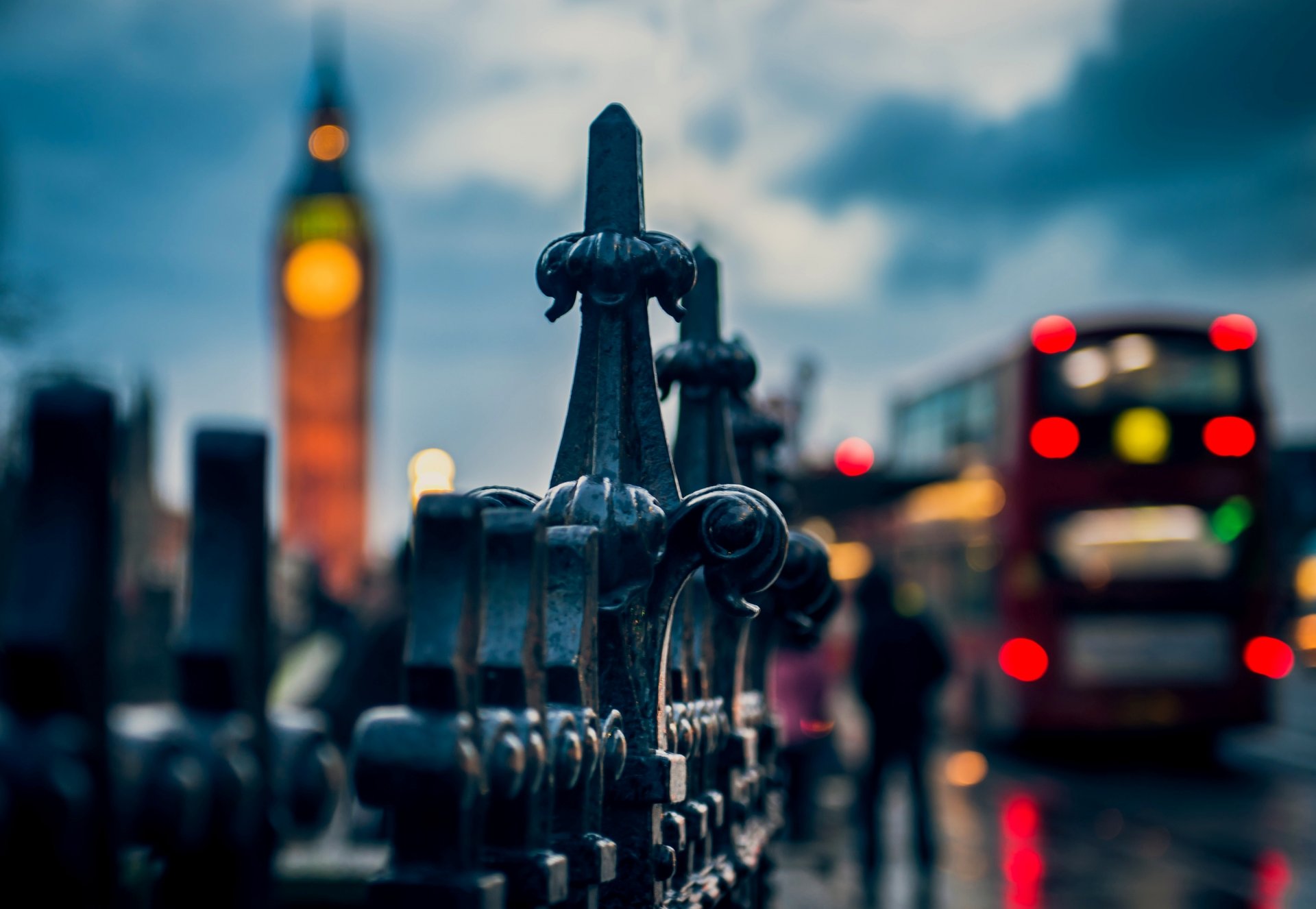 london england united kingdom big ben big ben city evening bokeh macro fence fence fence bus lights people