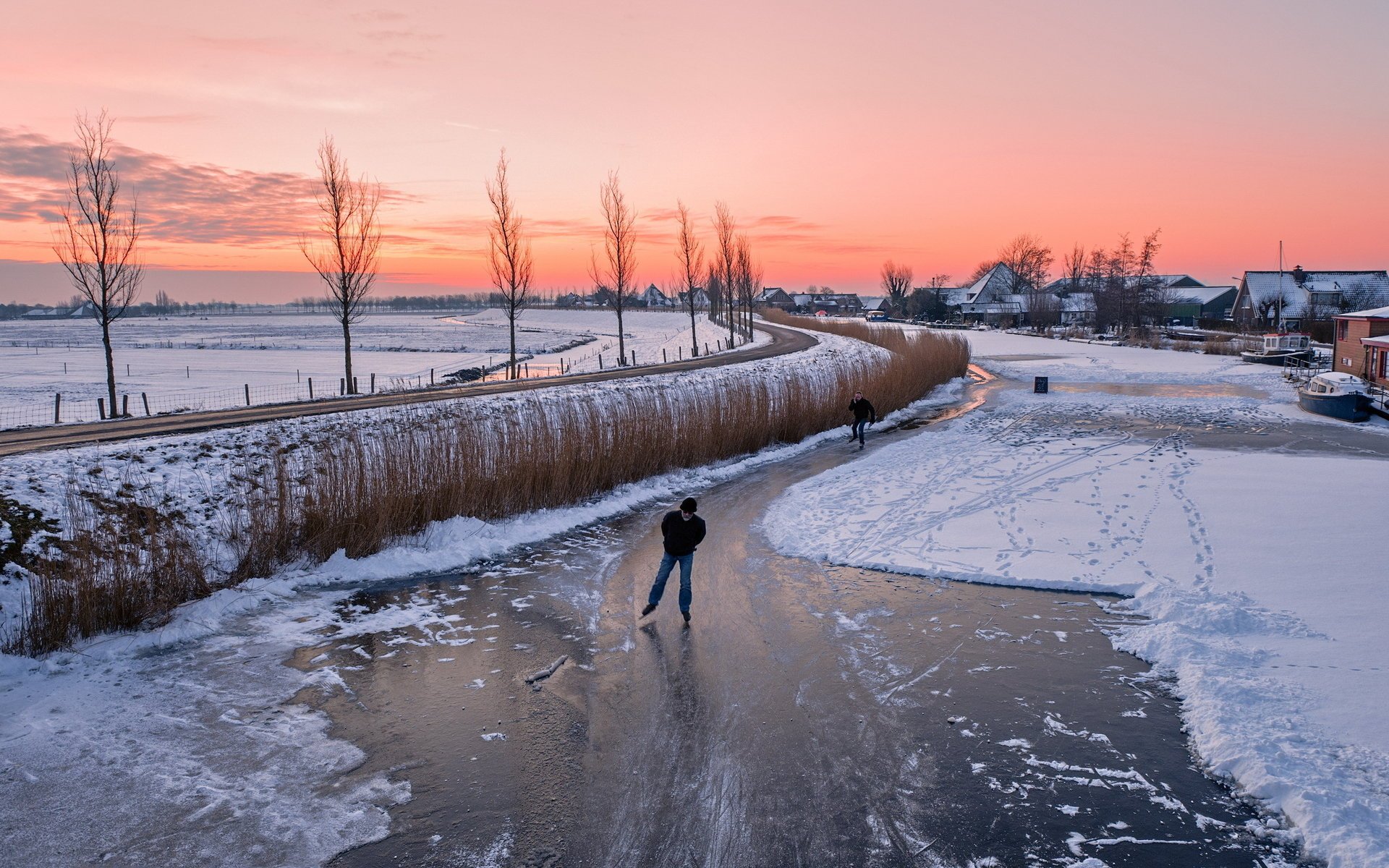 route hiver glace maison coucher de soleil