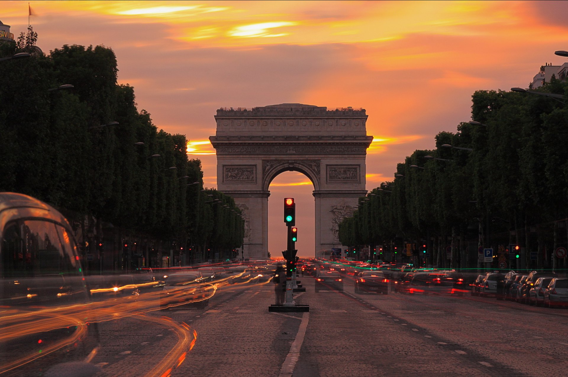 parigi champs-élysées arco di trionfo sera crepuscolo luci