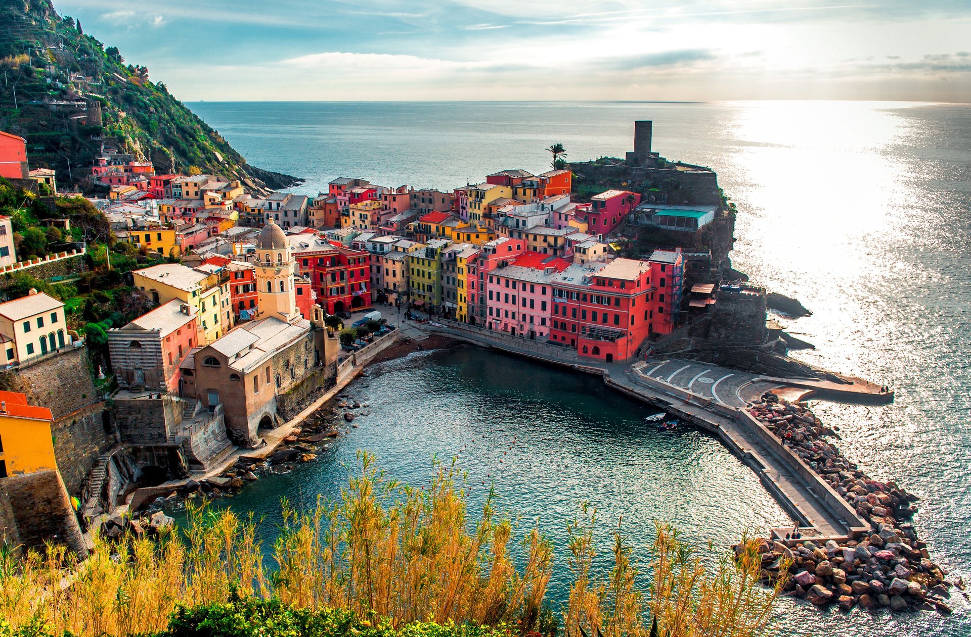 вернацца город италия провинция делла специя cinque terre чинкве-терре лигурийское море пейзаж вода отражение дома камни побережье берег природа