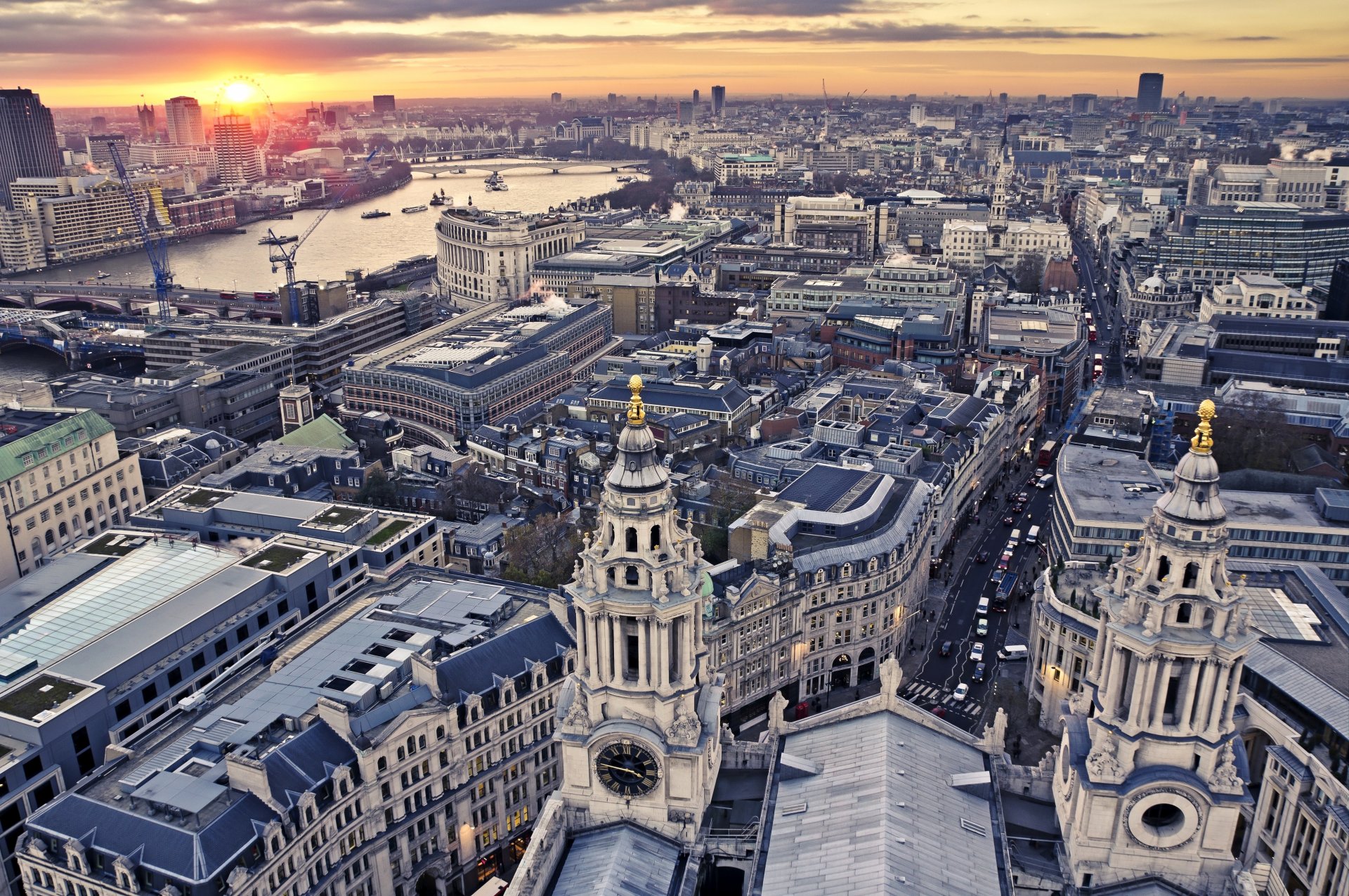 londres angleterre royaume-uni coucher de soleil soirée maisons bâtiments cathédrale grande roue architecture routes rues ville panorama