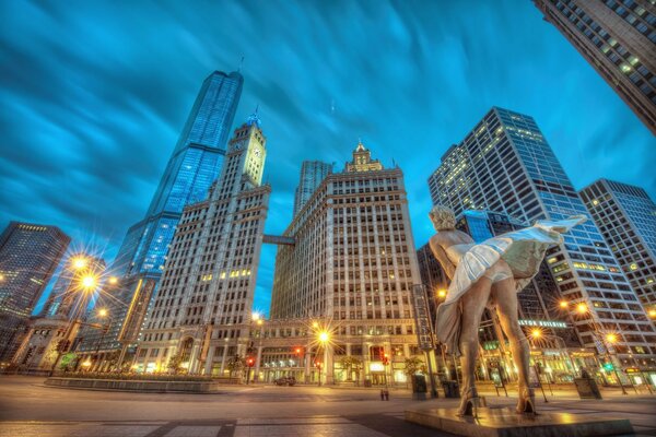 La ciudad de Chicago con la estatua de Merlin Monroe