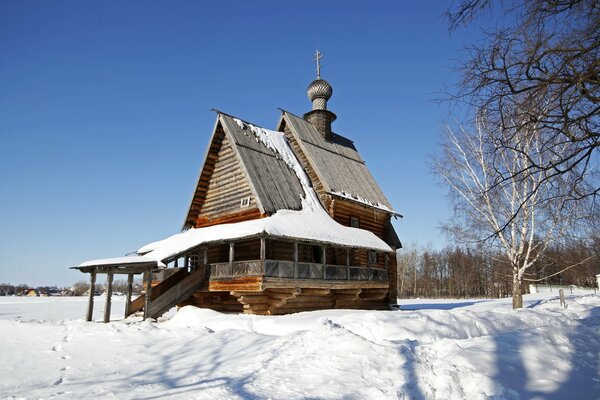 Alter Tempel im Winter