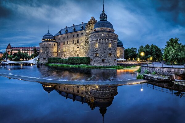 Architecture of Sweden. The castle of Örebro on the water. Erebru Night Castle