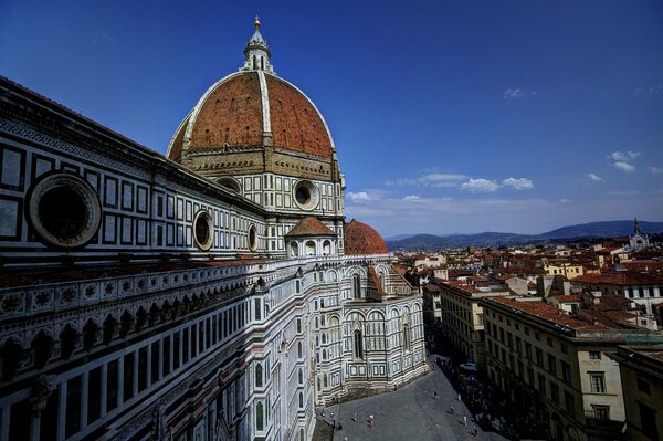 Blick von der Seite auf die Basilika Santa Maria del fiore