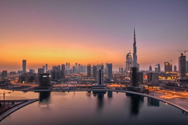 Luces del amanecer en Dubai