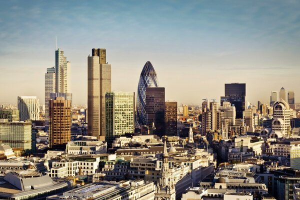 Londres, paysage urbain sur fond de vieille ville