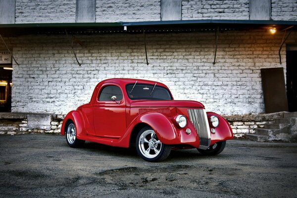 Coche retro rojo de 1936