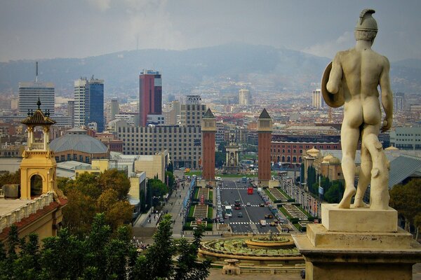 Vistas a las casas y montañas de Barcelona