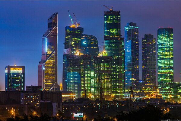 Vista de la ciudad de la noche