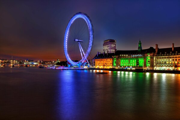 Regno Unito Londra Inghilterra città in lontananza con la Ruota del cazzo