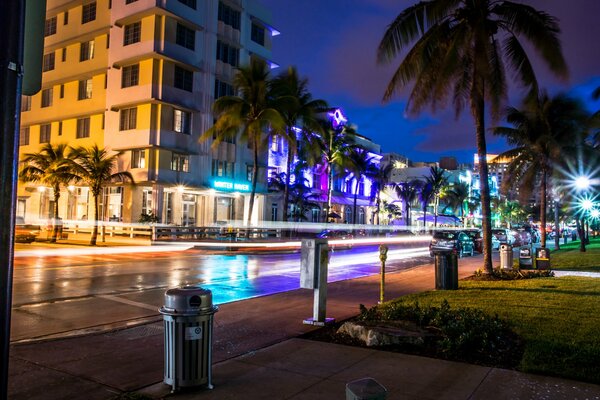 Paisaje urbano nocturno en Miami