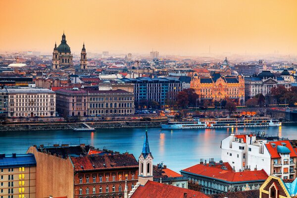 Ungarns Stadt Budapest Hauptstadt ist ein Fluss