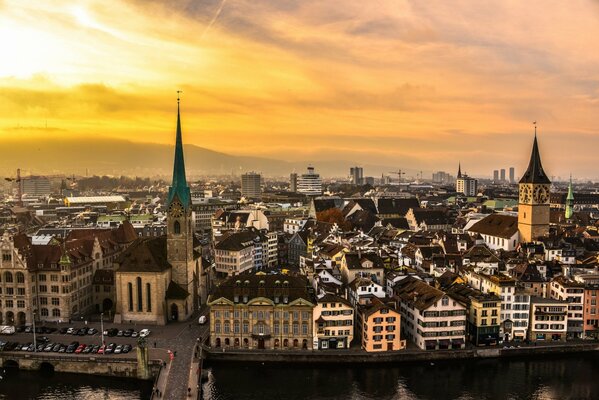 Zürich-Panorama bei Sonnenuntergang