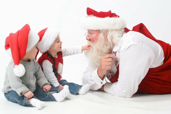 Comunicación de Santa Claus con los niños en la víspera de las vacaciones