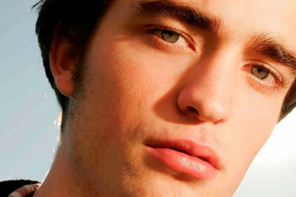 Acteur Robert Pattison connu sous le nom Edward Cullen