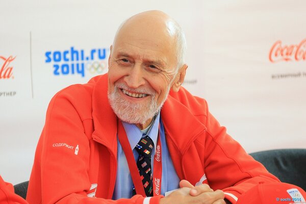 An old Drozdov in a red jacket