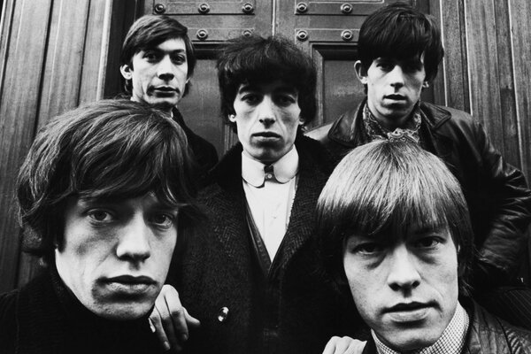 Fotos del joven Mike Jagger y los músicos