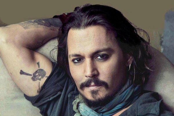 Lo sguardo penetrante dell attore Johnny Depp