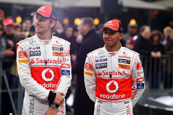 Lewis Hamilton und Jenson Button beim Match