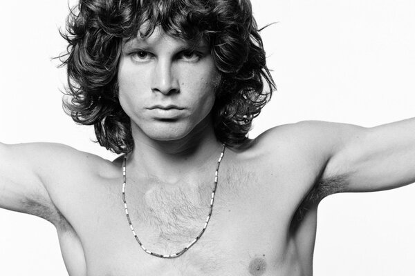 Jim Morrison pose pour le photographe