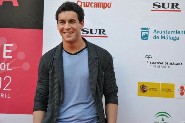 Mario Casas avec un beau sourire