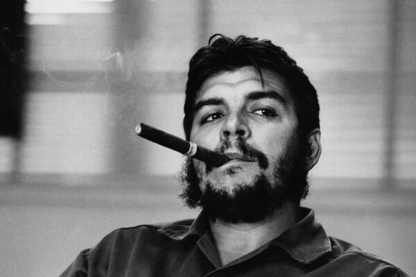 La révolution de Che Guevara avec la fumée âcre d un cigare