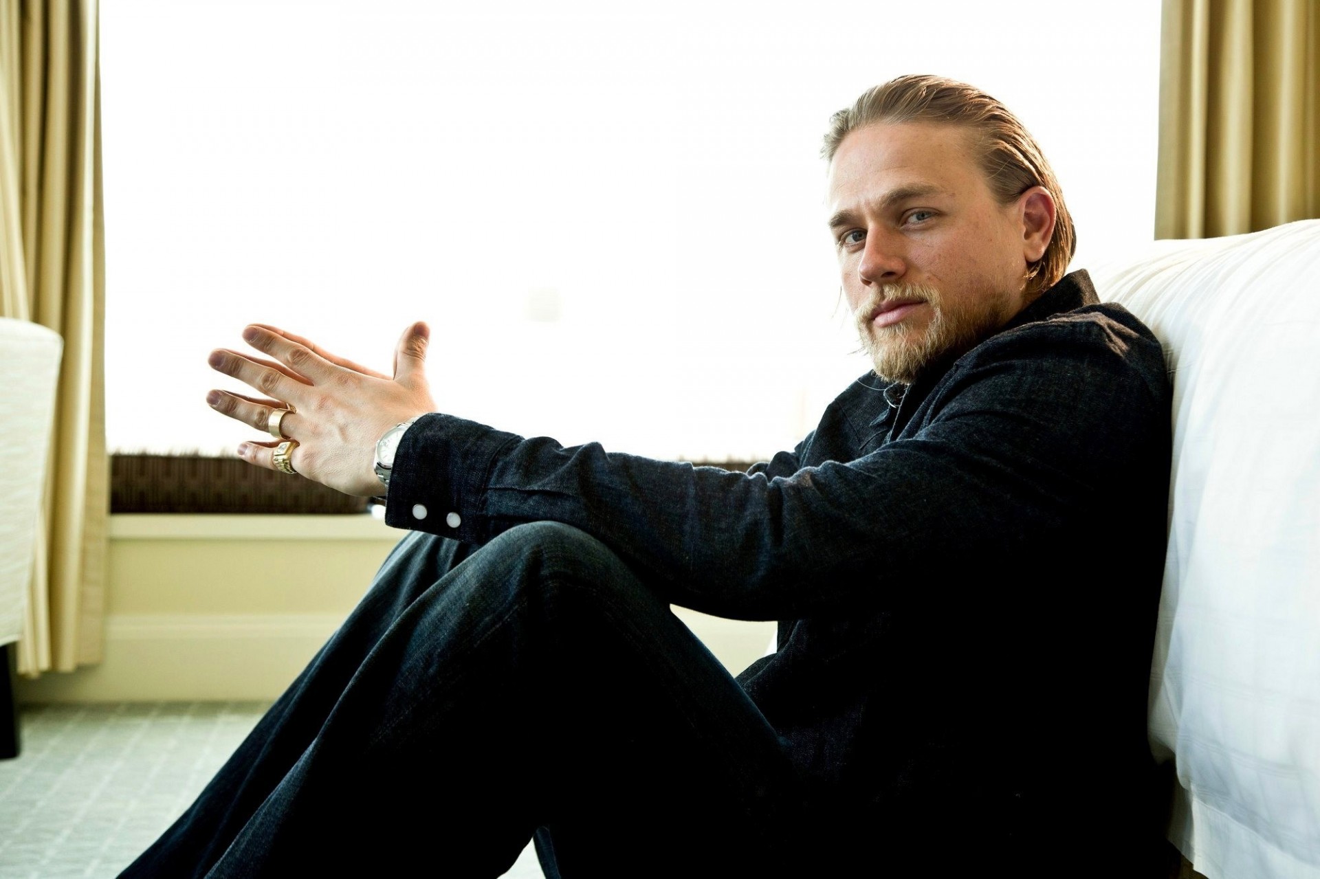 charlie hunnam hunnam attore