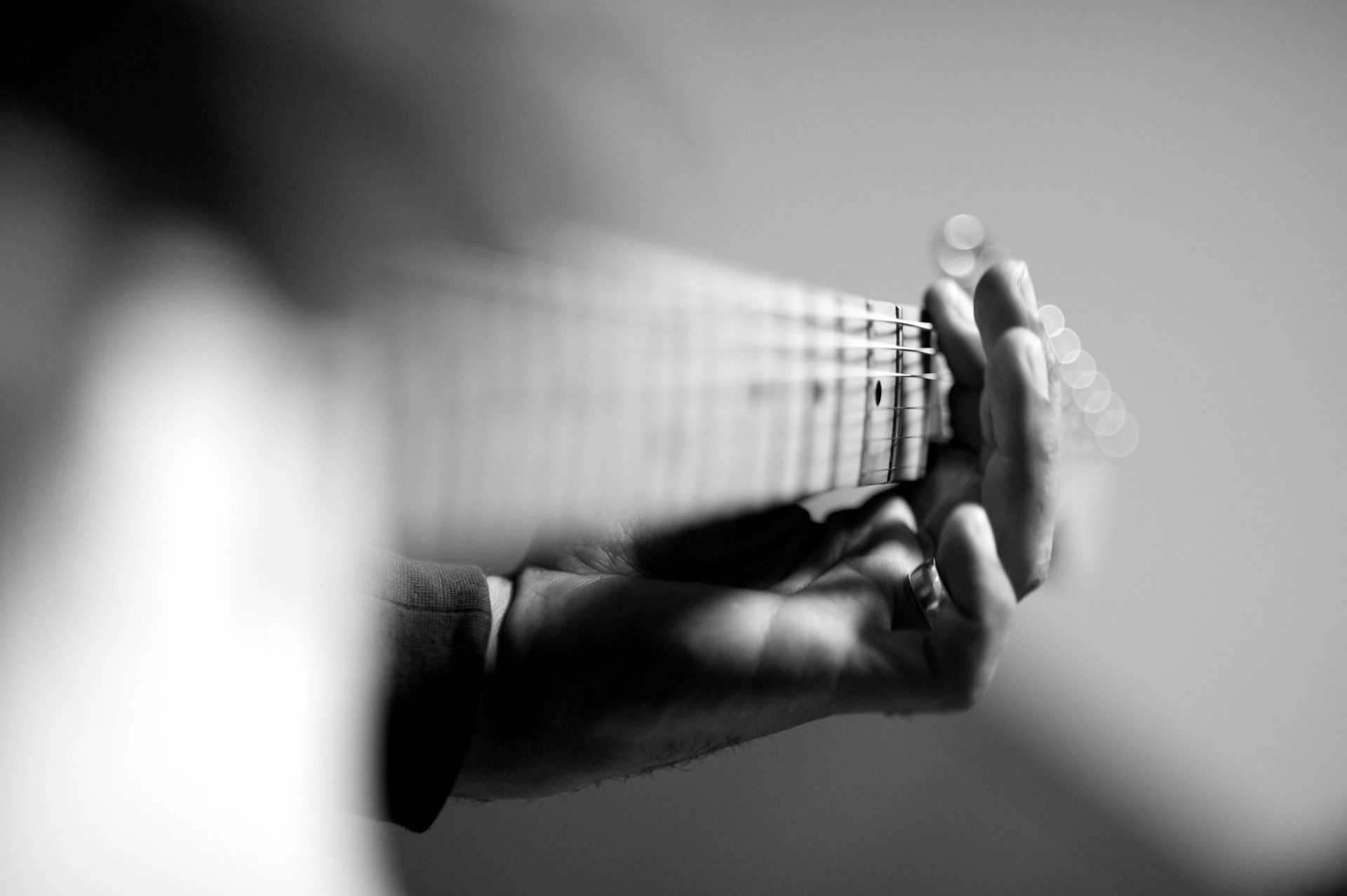 acorde blanco y negro guitarra dedos música