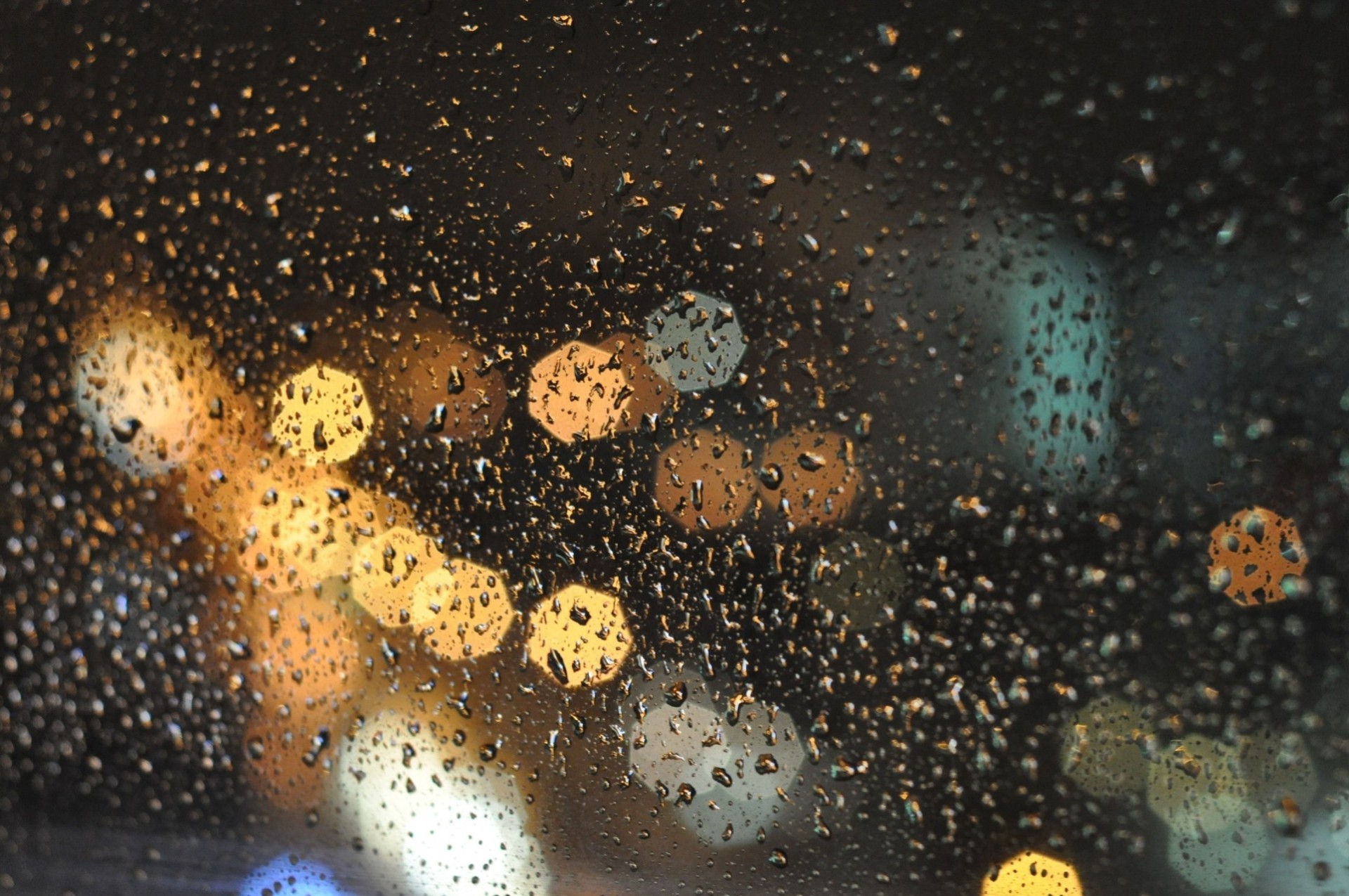 pluie bokeh tombe